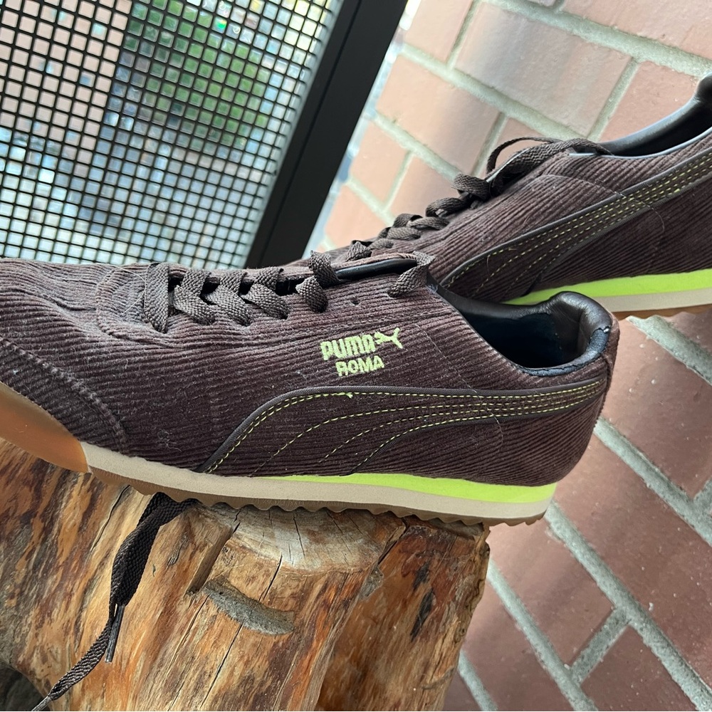 Puma brown corduroy sneakers US women 9 1/2 slightly a snug fit, narrow shoe.